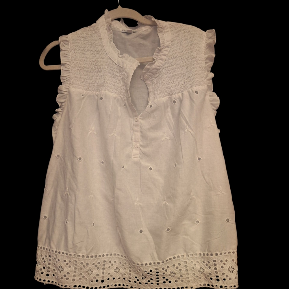 Studio West White Sleeveless Blouse with Eyelet Detail